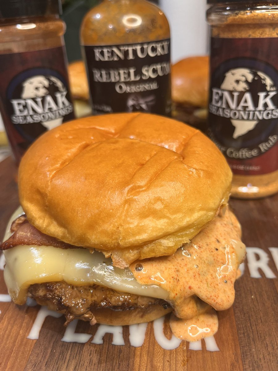 PhilipLee_ENAK's tweet photo. Costs less to make than you’d pay for a Big Arch.

Tastes 100X better (unscientific opinion)

Takes less time to make than to go to McDonald’s and get back home.

Has fewer than 1000 calories. https://t.co/JMXeCrECHP