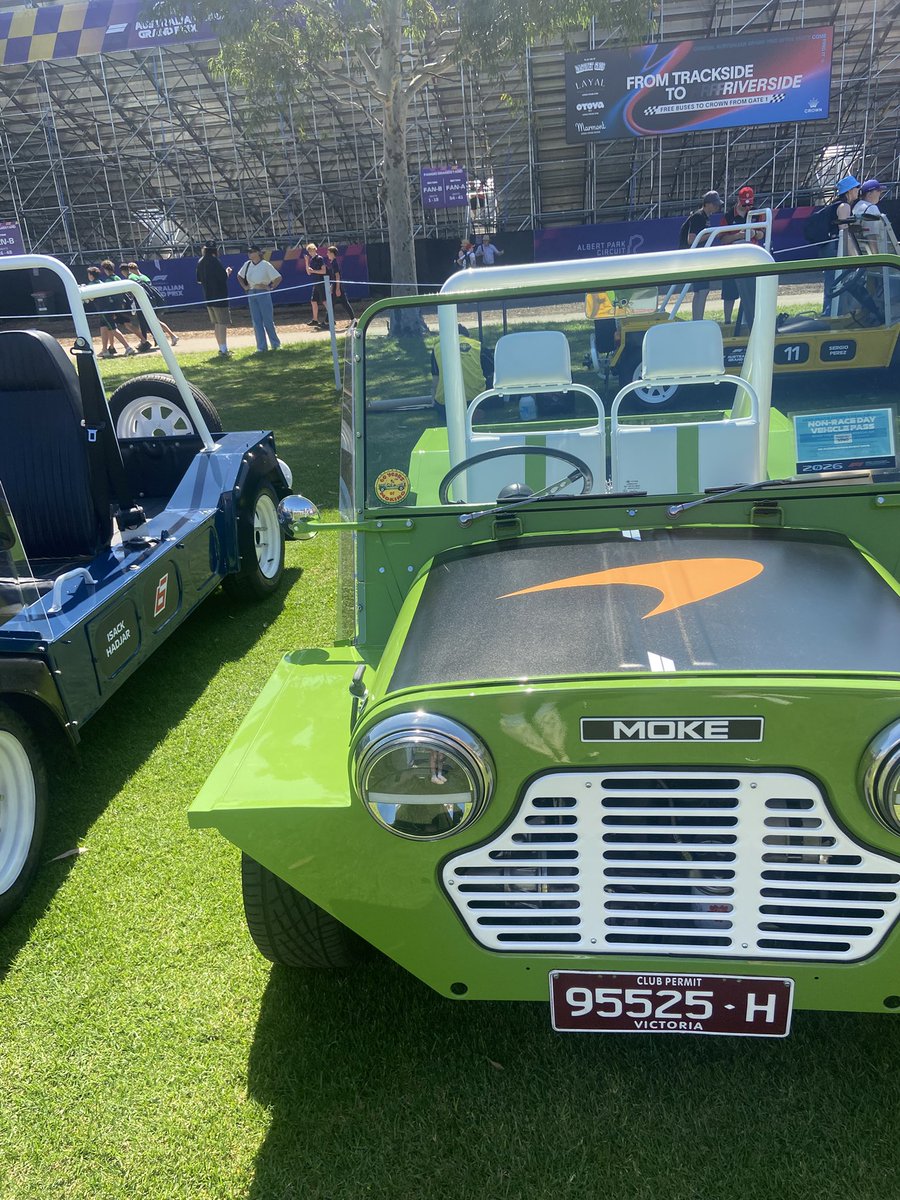 Lando and Oscar’s cars for the Driver’s Parade on Sunday! 

#AusGP🇦🇺