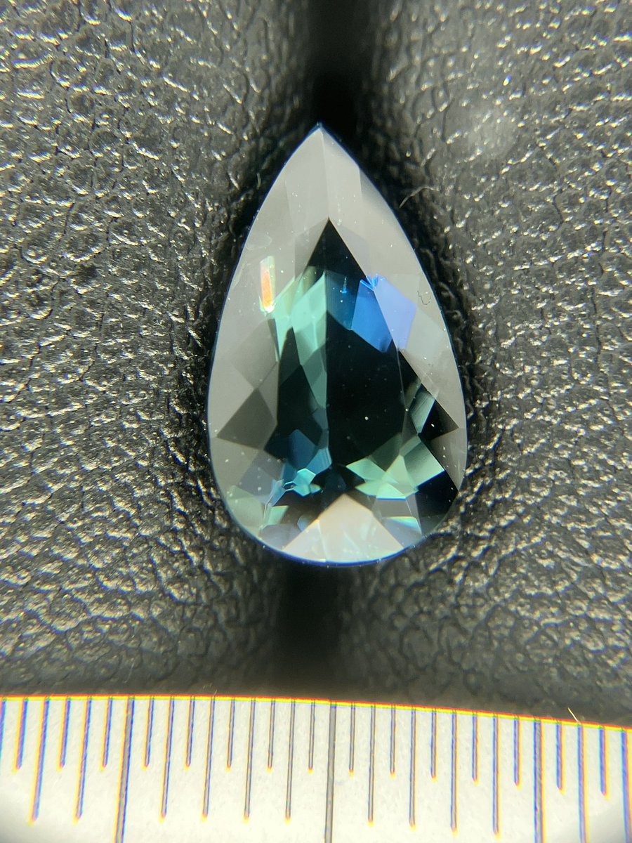 タトゥーアクアマリンということで買ってみたけど、色が深くて普通の