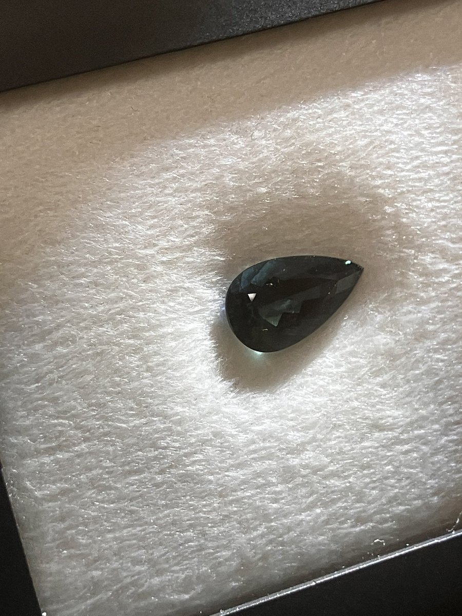 タトゥーアクアマリンということで買ってみたけど、色が深くて普通の