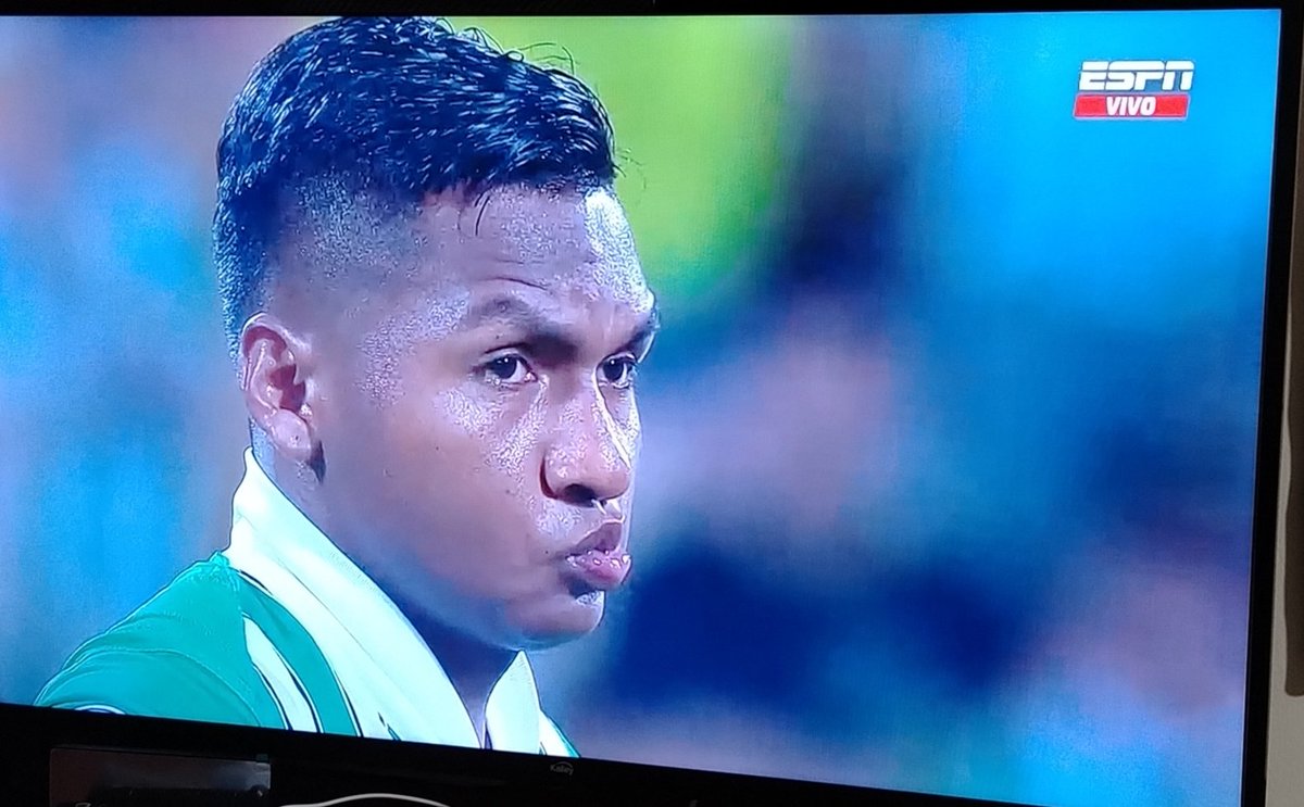 julianleiva's tweet photo. @alexisnoticias Morelos pensando, "si nos hubiera pitado un colombiano, habríamos clasificado". https://t.co/zTMvKz24Wo