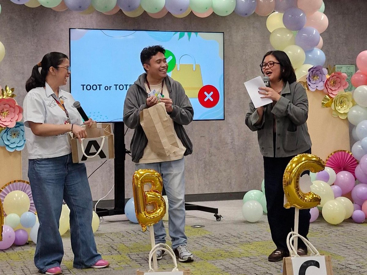 diogobrunacci's tweet photo. It’s pause and play in the #Philippines during #FestOval—where @Oracle employees across Asia Pacific unwind and bond over new experiences. 🥳 Find out how #LifeAtOracle supports balanced lives https://t.co/juqEk0EhYt https://t.co/OJBUPXNYwg