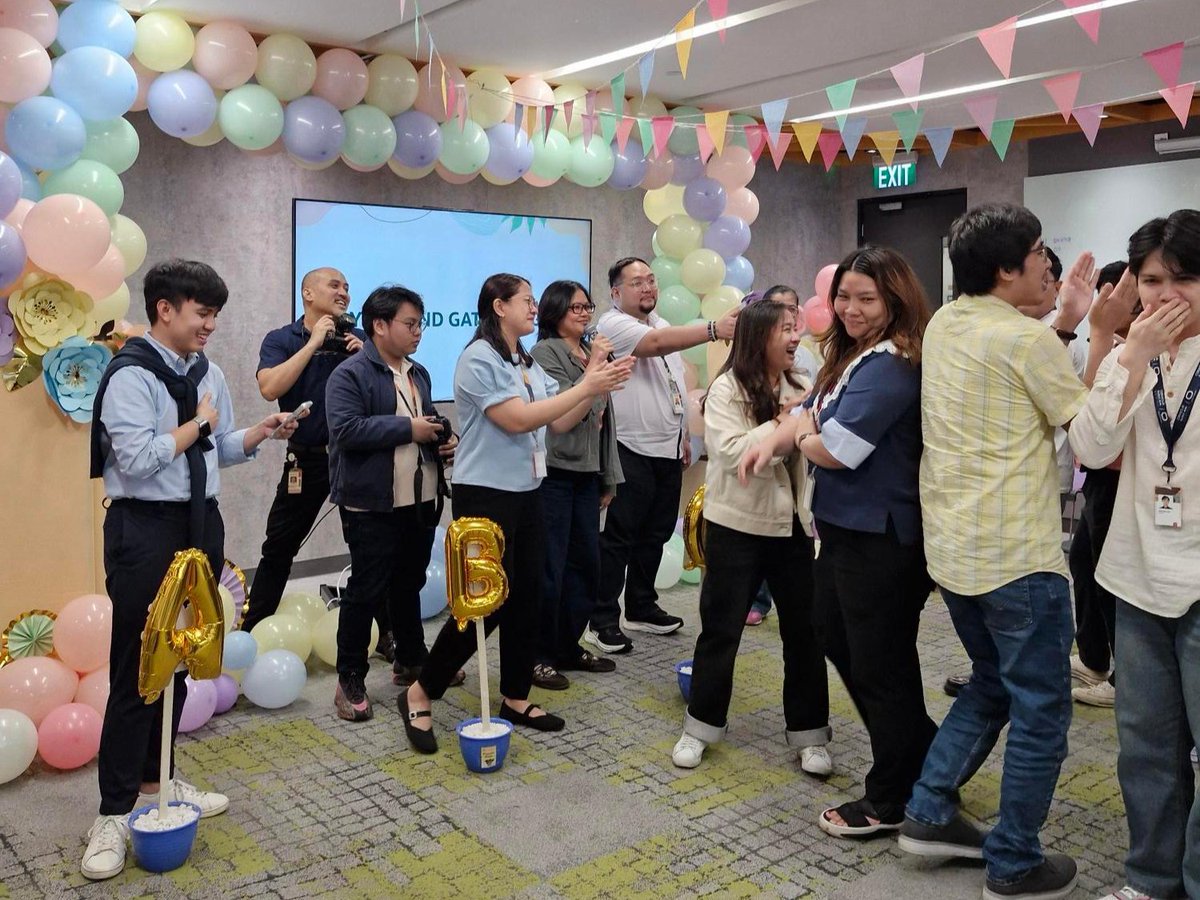 diogobrunacci's tweet photo. It’s pause and play in the #Philippines during #FestOval—where @Oracle employees across Asia Pacific unwind and bond over new experiences. 🥳 Find out how #LifeAtOracle supports balanced lives https://t.co/juqEk0EhYt https://t.co/OJBUPXNYwg