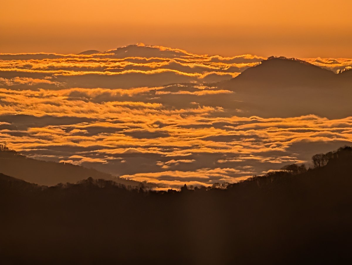 HikingResearch's tweet photo. Two mornings of sunrises.☀️ 

Sunrises in western  North Carolina are incredibly beautiful.  

Scenes from Gooseberry Knob in Haywood County last week. https://t.co/1XkghFWXbU