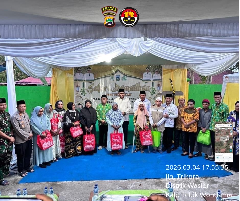 PolresTW's tweet photo. Kapolres Teluk Wondama menghadiri buka puasa bersama Wakil Gubernur Papua Barat, MUI Provinsi PB di halaman Masjid Al-Fallah Wasior

#polriuntukmasyarakat 
#polrihumanis 
#polripresisi 
@38setia_akpol2006 
@polda_papuabarat 
@divisihumaspolri 
@listyosigitprabowo 
@prabowo https://t.co/yny2K4Isla