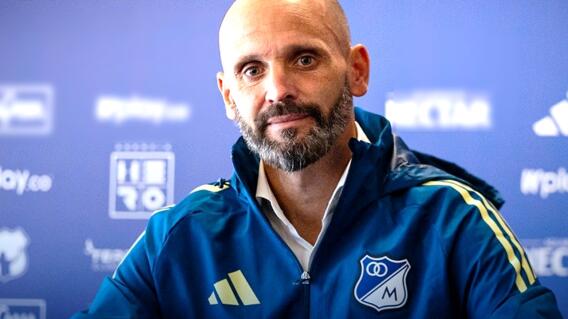 Julianberrod's tweet photo. Si vamos a hablar de Contreras, hablemos de ÉL. Toda del gran Micha, que además estaba en Medellín con el equipo y no se queda en la oficina. https://t.co/5EuPI0Id9X
