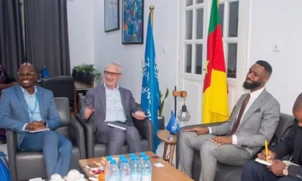 AllezLesLions's tweet photo. 🔵 Nicolas Nkoulou a été reçu dans les bureaux du Programme Alimentaire Mondial (PAM), la grande agence humanitaire de l'ONU luttant contre la faim et l'insécurité alimentaire dans le monde.
« Honoré d'avoir visité #WFPCameroon aujourd'hui et d'avoir échangé avec le directeur pays, Gianluca Ferrera, sur les enjeux de sécurité alimentaire au Cameroun. Mettre fin à la faim exige une action collective et je suis fier de soutenir les initiatives qui apportent espoir et aide aux communautés vulnérables ». ✊🏿🇨🇲