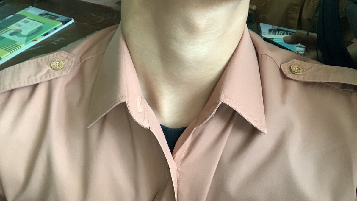 gucnae's tweet photo. iya lagi, aku kalo pake coklat pramuka gini jadi cerah bgt wkwk https://t.co/TeQChc1qkI