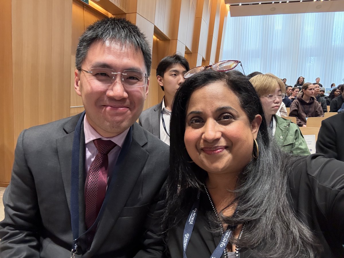 DeepaKundur's tweet photo. Pleasure to introduce and hear from Martin Wildberger, EVP, Innovation and Technology at RBC, at our latest Tech@RBC “Launch Your Career in Tech” event. 🚀 Also wonderful to present the RBC Tech Scholar awards to outstanding @eceuoft students. Congrats all! 👏 https://t.co/AWh2UcDFAn