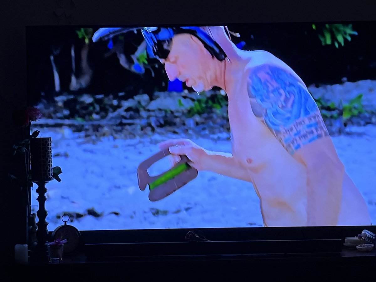 BritinHaller's tweet image. Does Coach have a mirror? Is that for fishing? For the rescue people to find him? Does he get to keep it, I wonder? #Survivor50