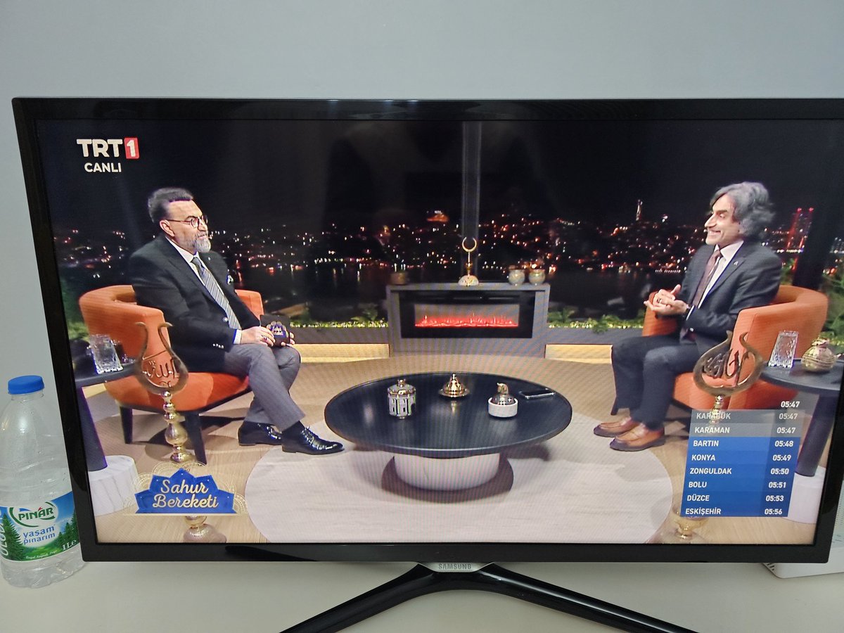 TRT, "ayet de olsa, aklıma uymazsa reddederim" diyen zatı çok sevmiş. 
İftarda sahurda onu çıkarıyor... Parlatmaya devam edin bakalım!
<a href="/trt1/">TRT 1</a>