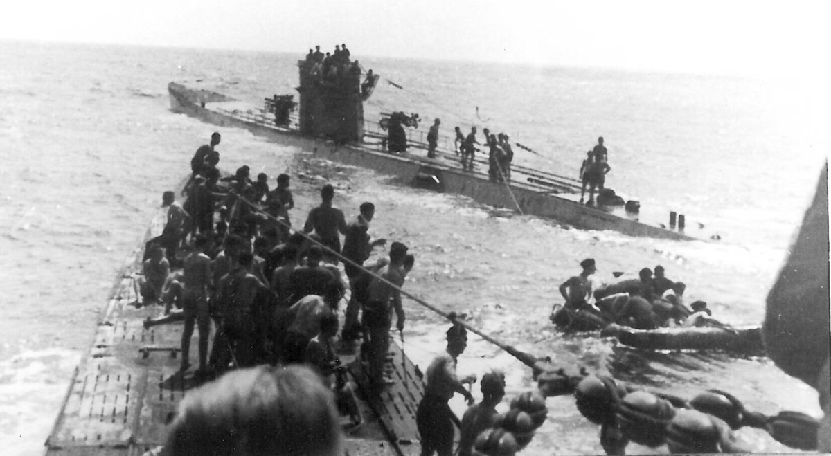 RWWReborn's tweet photo. Teringat kisah Wolfpack kapal selam Jerman (U-Boot) saat Perang Dunia ke-2 yang 'dikhianati' Sekutu, setelah mereka mengumumkan niatan dan lokasi mereka, yang pada saat itu sedang menyelamatkan ribuan kru dan penumpang RMS Laconia.

Kapal selam U-516 lah yang menenggelamkan Laconia, namun komandan kapal saat itu memutuskan untuk membantu proses evakuasi para kru dan penumpangnya secara langsung, memberikan pertolongan medis pertama, bahkan mengizinkan para penyintas untuk masuk ke dalam kapal selam.

Kewalahan, U-516 meminta tolong ke kapal selam Jerman lainnya, U-506, U-507, dan kapal selam Italia, Comandante Cappellini, untuk melakukan hal yang serupa, ditambah mengikat perahu karet penyintas ke kapal selam mereka. Karena jumlah penyintas terlalu banyak, mereka memustuskan untuk 'hailing for help' di radio, untuk semua kapal dan pesawat di dekat lokasi, termasuk milik Sekutu, yang bersedia untuk menolong.

Walaupun semua kapal selam tadi sudah mengibarkan bendera palang merah (atau bendera putih), bomber B-24 Liberator Amerika Serikat yang hadir di lokasi malah menyerang mereka, ada laporan juga bahwa ada perwira Inggris (penyintas Laconia) yang hailing kode morse, sinyal, ke bomber Amerika Serikat ini, dengan pesan, 'perwira AU Inggris berbicara dari kapal selam Jerman, penyintas Laconia berada di dalam kapal, tentara, warga sipil, perempuan, anak-anak', namun serangan tetap dilakukan, 'sink the sub'.

Karena serangan Amerika Sedikat ini, puluhan, atau bahkan ratusan penyintas Laconia terluka dan meninggal dunia, serta memaksa kapal selam-kapal selam ini untuk melakukan crash dive, menyelam secara cepat karena kondisi darurat, masih dengan penyintas berada di dalam kapal. Tidak bisa berharap ke 'kebaikan' Sekutu, akhirnya para penyintas, ribuan orang, di-transfer ke kapal milik Vichy France.

Dari sini lah Laconia Order terlahir, Admiral Dönitz melarang semua kapal selam Jerman untuk melakukan asistensi langsung terhadap kru dan penumpang kapal yang baru saja mereka tenggelamkan, walaupun pada kenyataannya, para kru kapal selam Jerman tetap melakukan hal serupa secara 'diam-diam,' dengan skala yang lebih kecil.