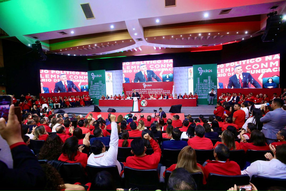 Celebramos con orgullo el 97 Aniversario del <a href="/PRI_Nacional/">PRI</a>. Casi un siglo de historia, trabajo y compromiso con #México . 

En la Sesión Solemne conmemoramos este camino y reafirmamos que seguimos firmes y listos para lo que viene. 
¡Que viva el #PRI ! 

#PRIconMéxico