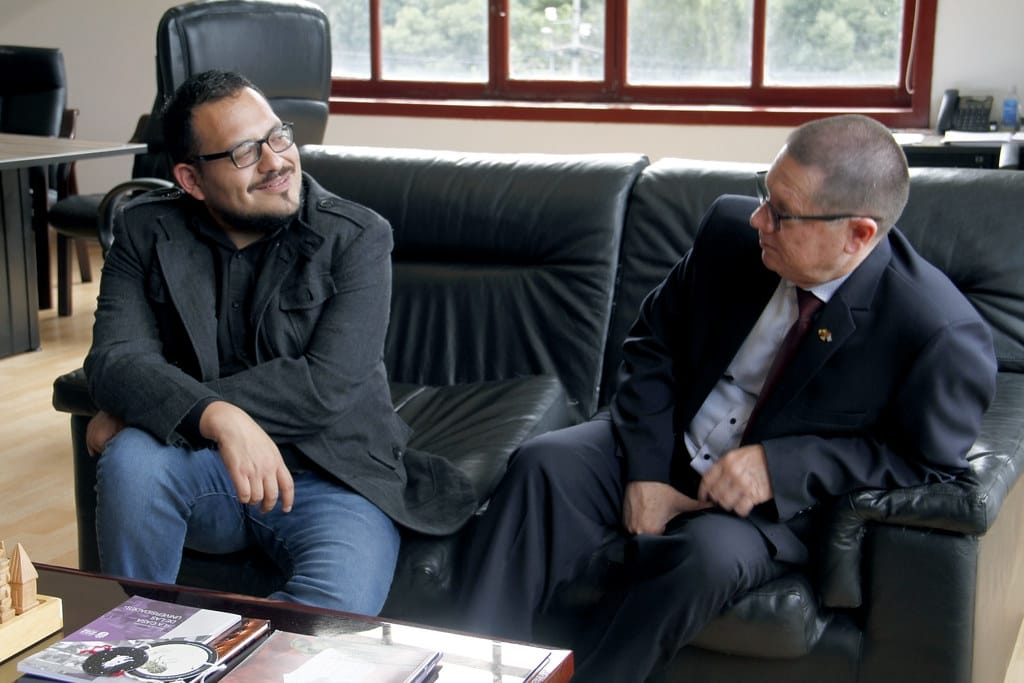 GRATITUD Y SOBERANÍA: EL VÍNCULO INDESTRUCTIBLE ENTRE NUESTRAS CULTURAS"
 🇪🇨🤝🇨🇺
Desde la Casa de la Cultura Ecuatoriana, espacio que por décadas ha sido el hogar de la libertad y el pensamiento crítico, manifestamos nuestra profunda solidaridad y gratitud con el pueblo de Cuba y