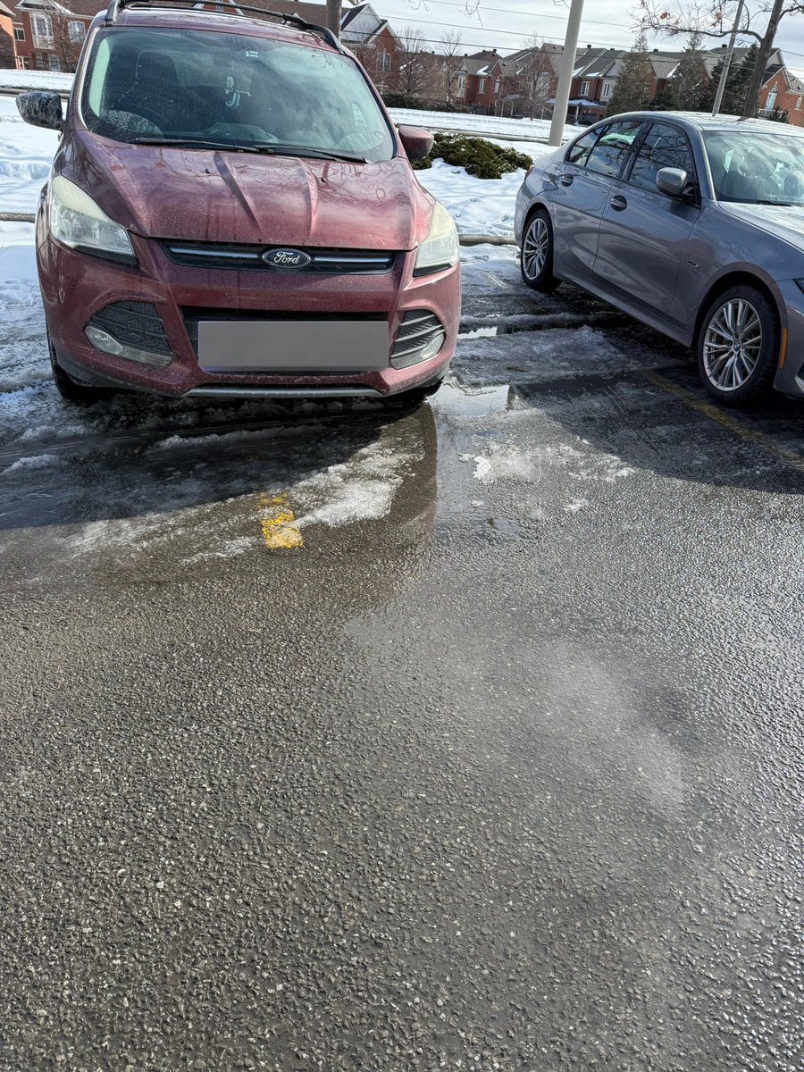 waj_huss's tweet image. What the hell is this? 😡 &amp;amp; this is not the first time I’ve seen someone take multiple parking spots! Snow makes people lose all sense of parking.. parking spots literally become half due to stupidities like this.. so frustrating #Mississauga