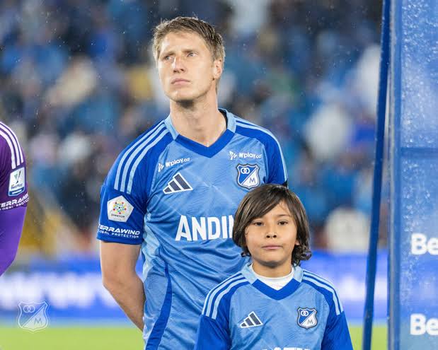 Se pensaron que Llinas era gringo y su instinto les hizo abrir el culo.