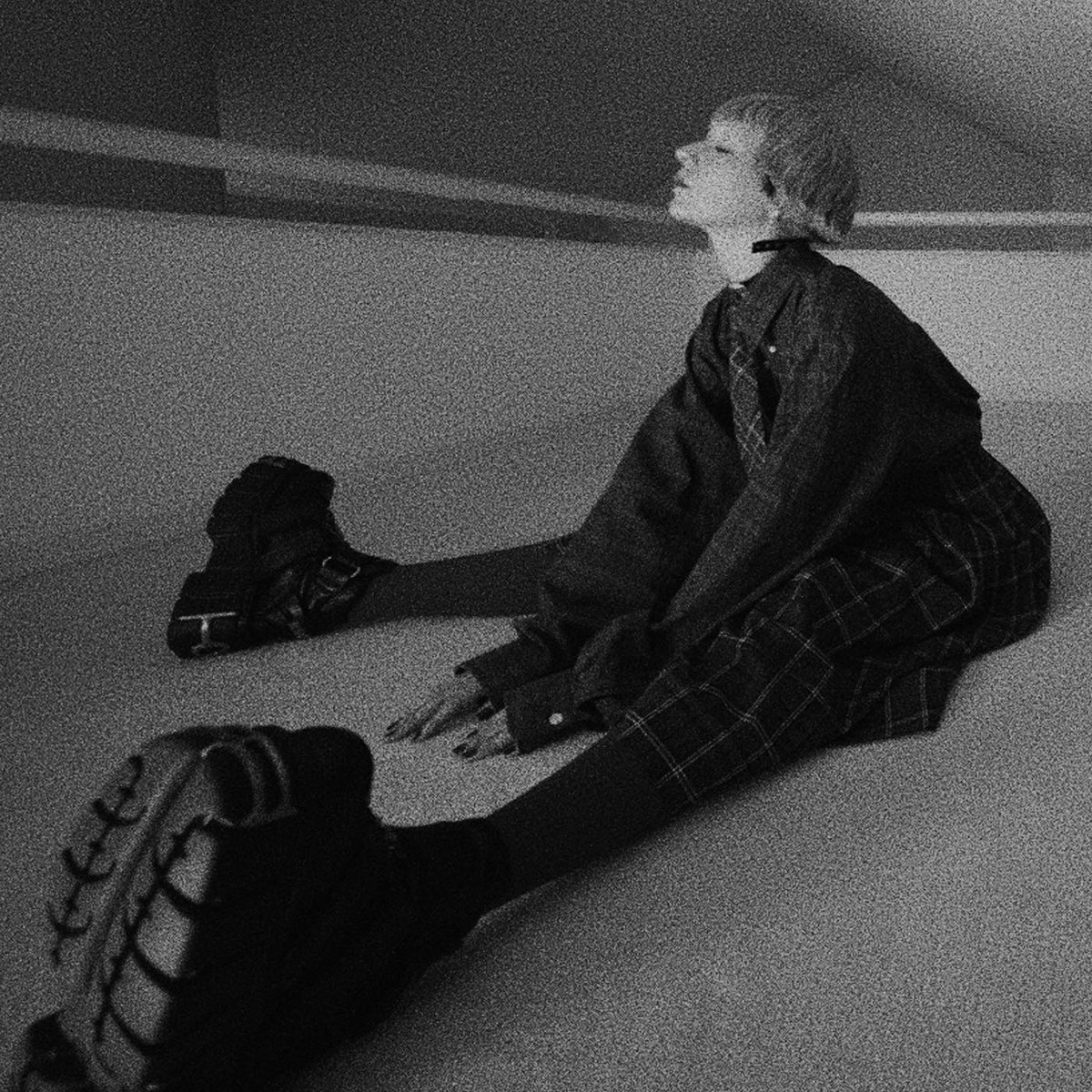 LIVERARY tweet media