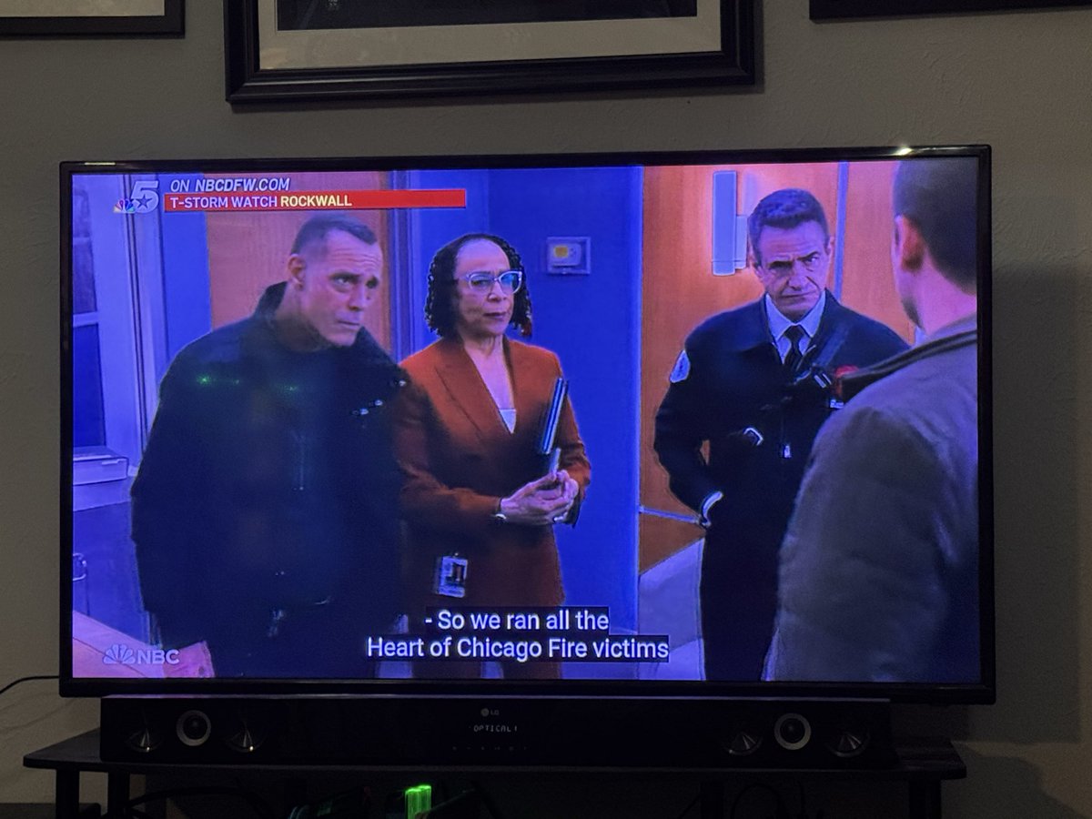 MeetUsatMollys's tweet image. Gonna tell my kids these were the three branches of government. #OneChicagoCrossover