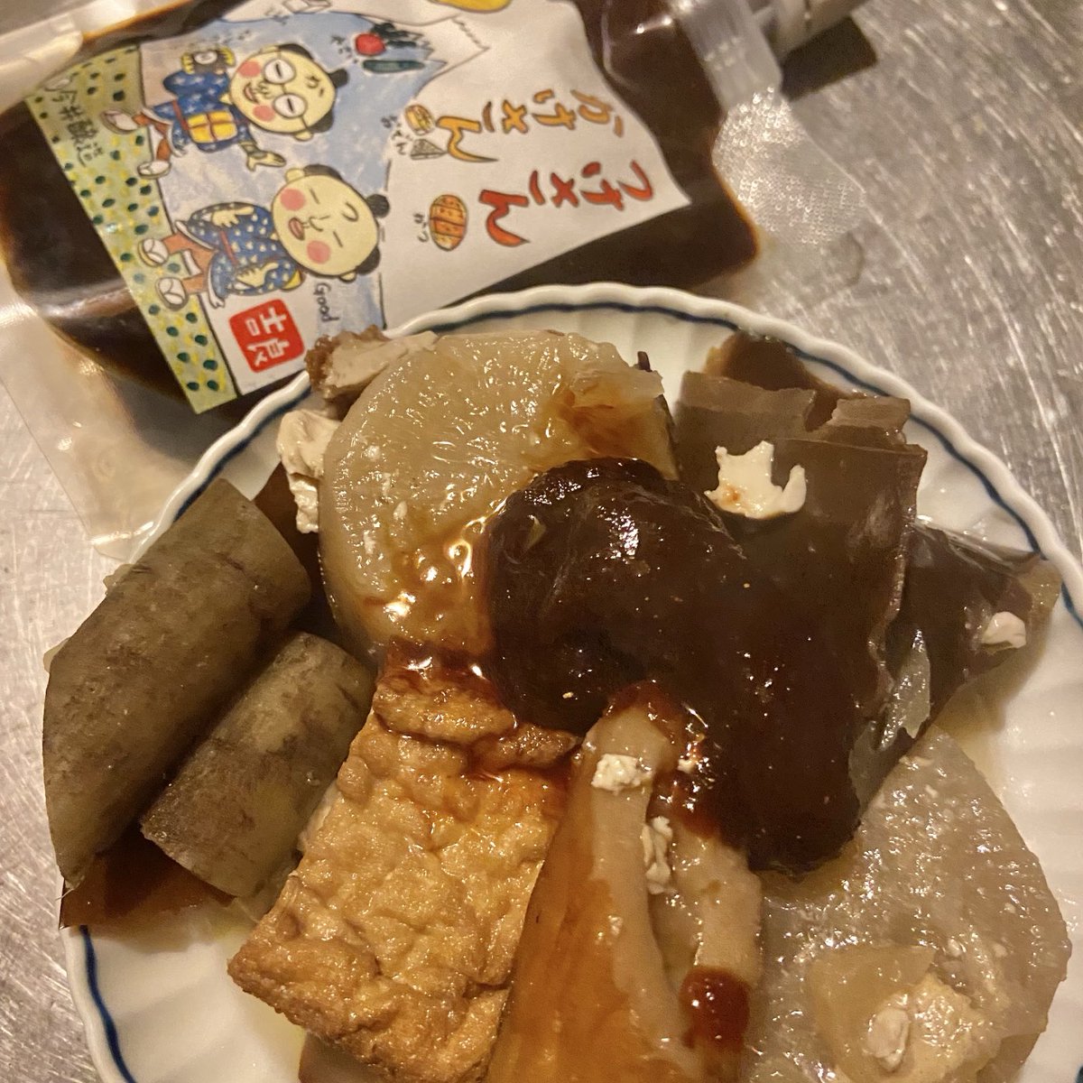 mutoukegohan's tweet photo. 3/3 晩 おでん+みそ 鶏レバハツ白菜蒸 ほうれん草シークワーサー ポタージュ(おでん残り汁.レバハツ蒸し汁) ご飯 娘と台所で食べる友だち名古屋土産のみそおでんにつけたらちょうどよかった最後に思い出してしまった https://t.co/lq3nqhl6Zl