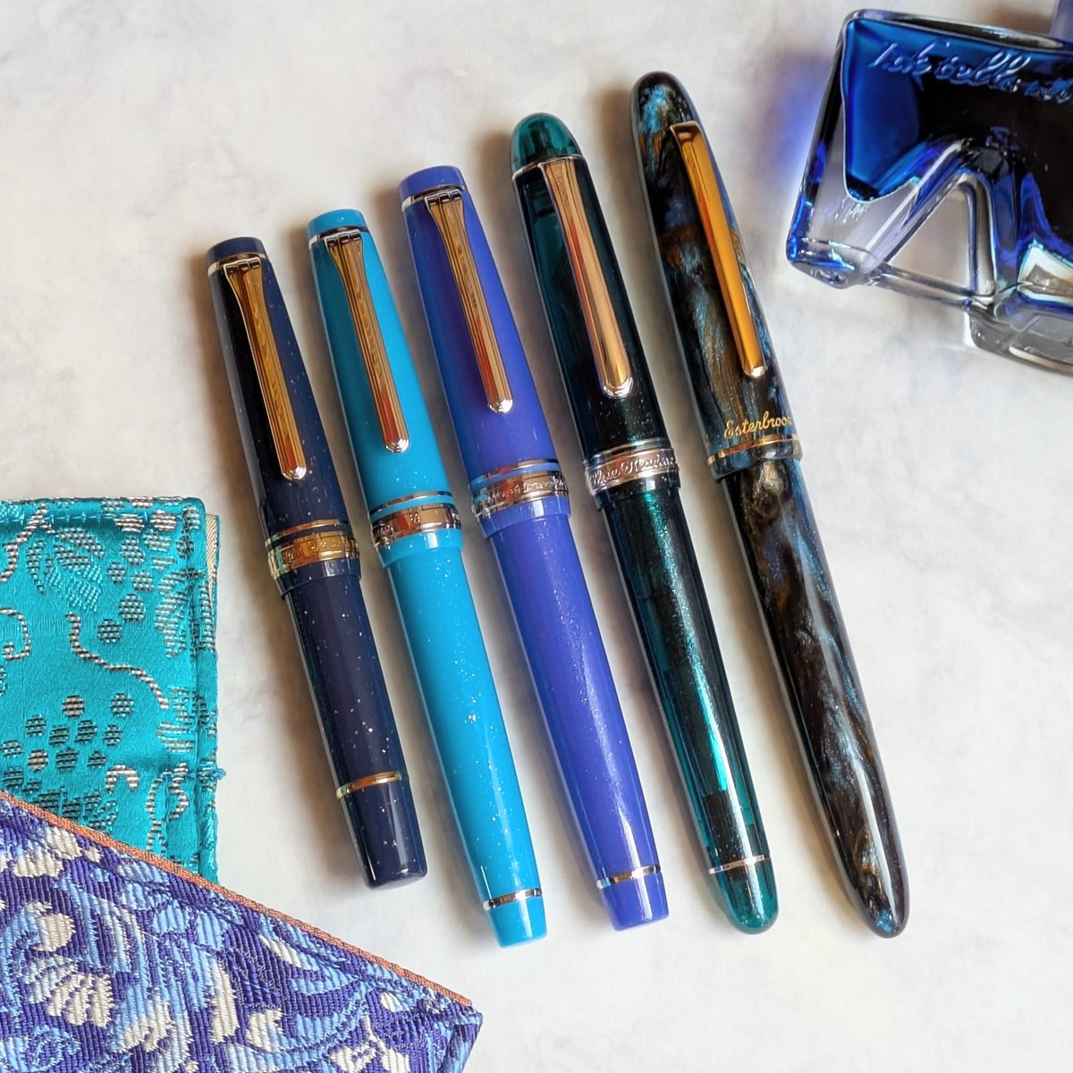 Which blue is your favorite?💙 BUNGUBOXオリジナル万年筆の青軸を