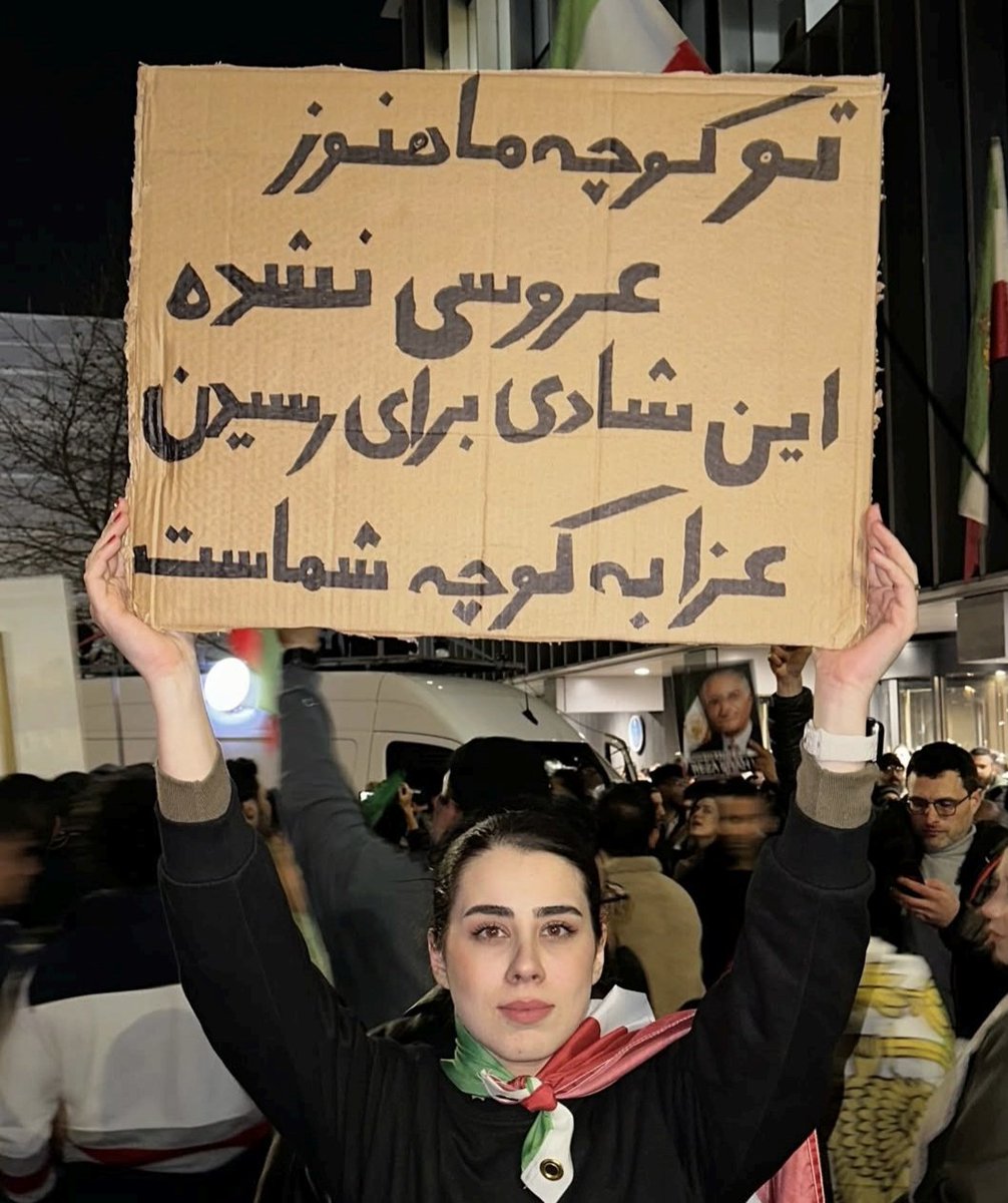 Sara 🇨🇦🇮🇷 tweet media