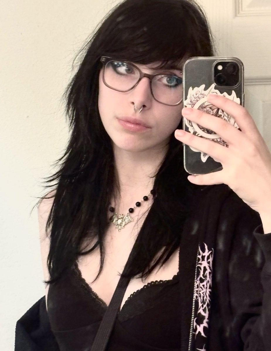 ellis ♡ tweet media