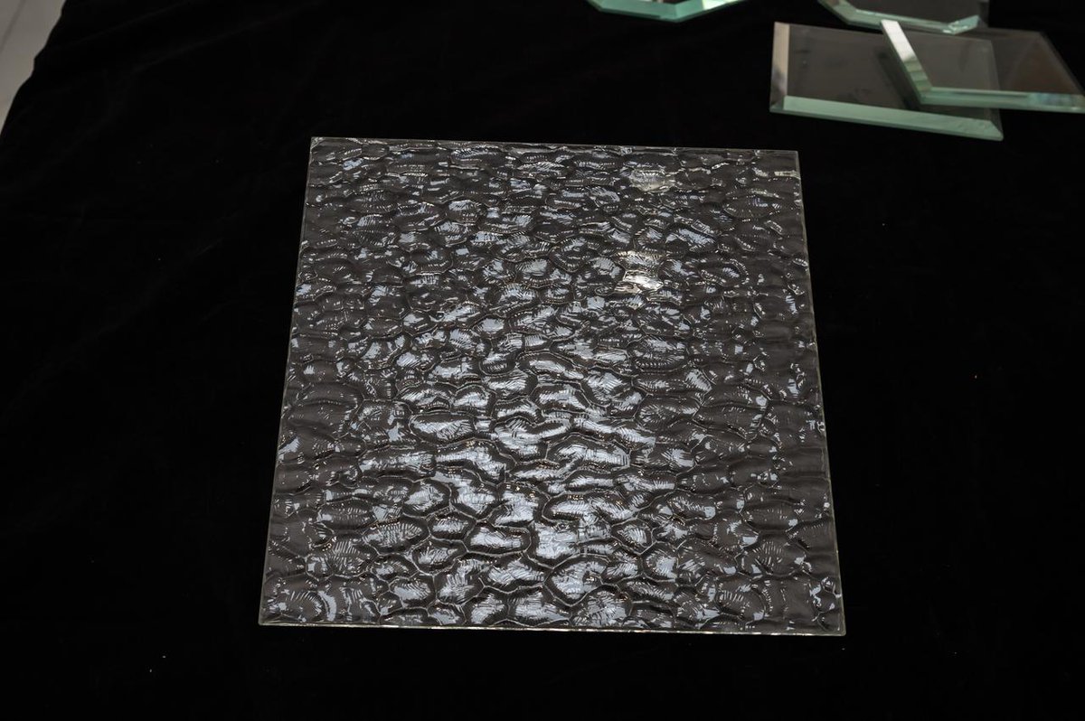 vattiglass2025's tweet image. ☀️Enhance your space with Vatti Glass’ ultra clear patterned glass!
Our decorative glass partitions use 6mm or 8mm fluted patterned glass sheets, crafted via precise calendering methods.
Learn more at: vattiglass.com
#VattiGlass #patternedglass #RainBpatternedglass