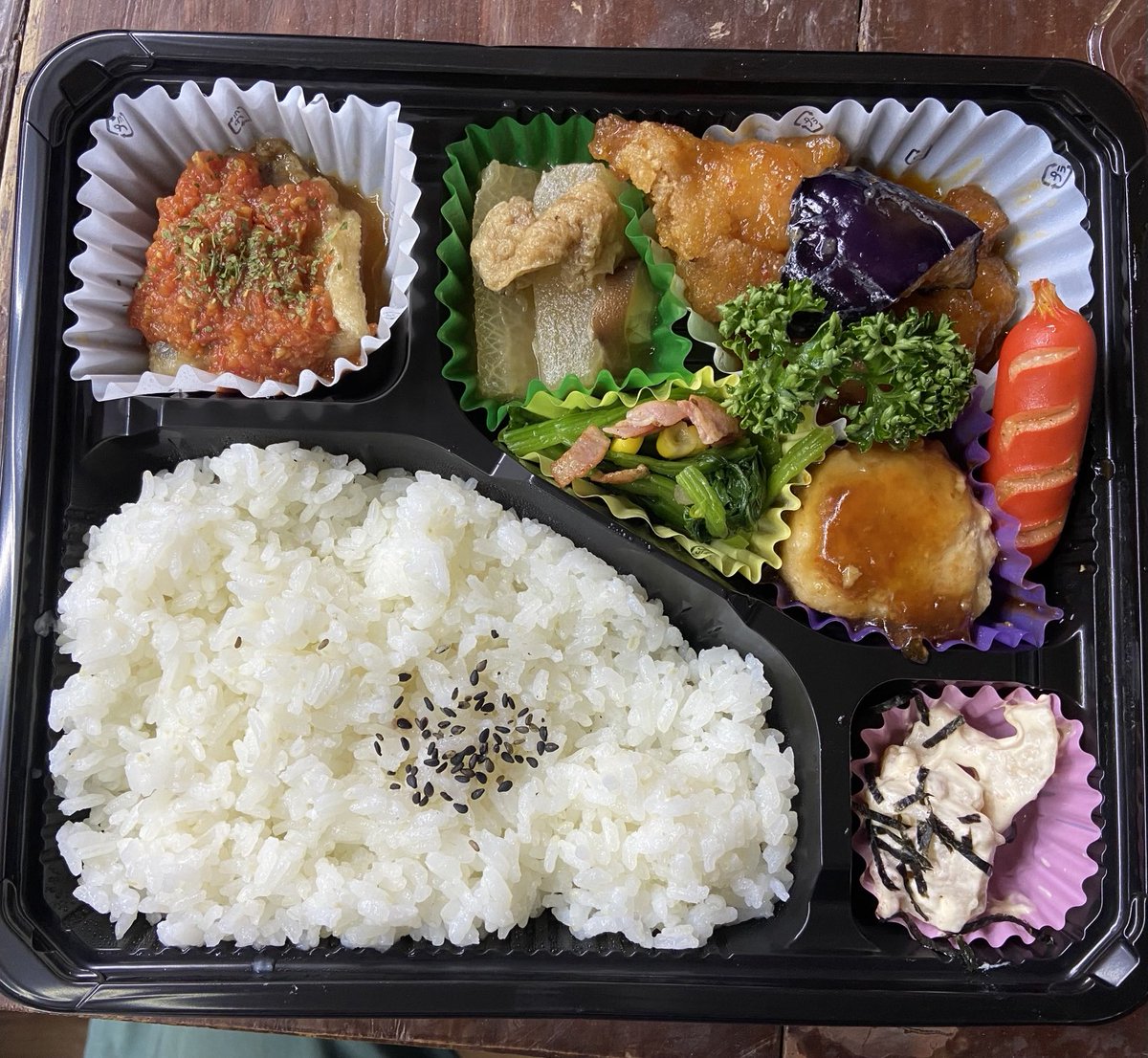 mutoukegohan's tweet photo. 3/4 昼 4日前に注文しないといけない弁当 この日に設定してくれるバ仲間の采配っぷり尊敬する大工のおじいさんと2人で食べるとにかく食パンが好きだ&amp;その食べっぷりにびっくりするなんでこんなびっくりしてばっかりなのか https://t.co/engkBfHECs