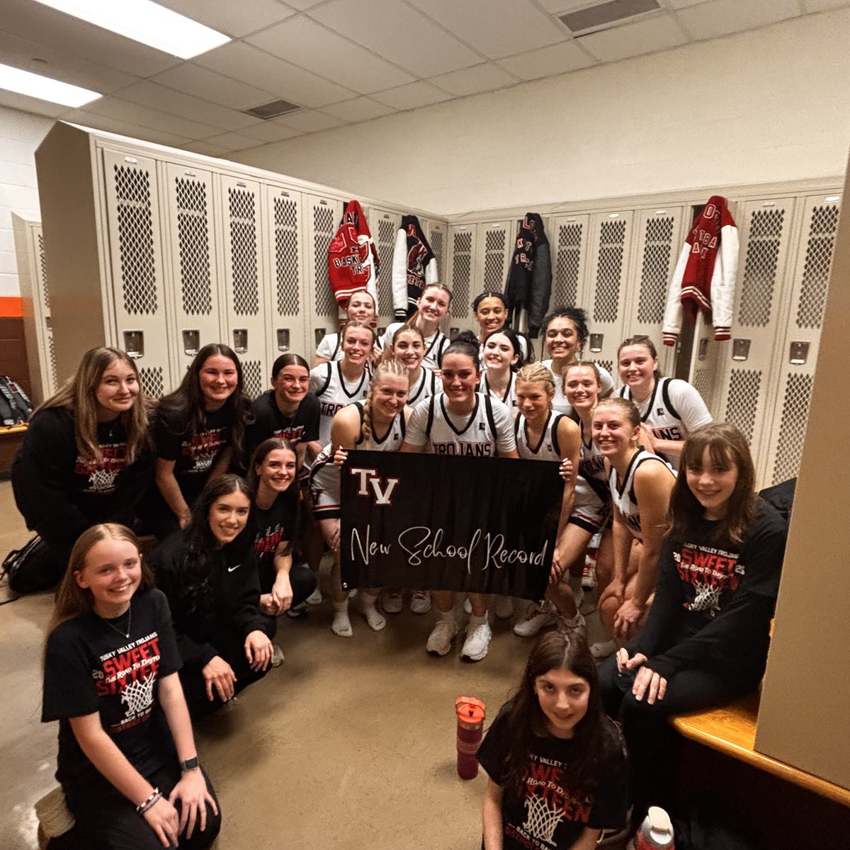 TV Lady Hoops tweet media