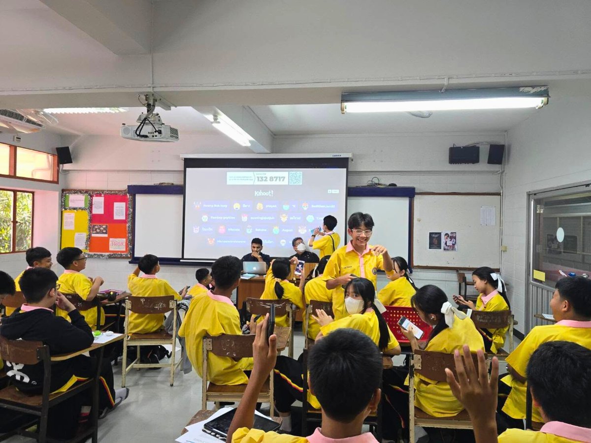 BFITSThailand's tweet image. Who says the final week of the term ends with tears? 🌟 Our bright students and the WPS BFITS Program team definitely wrapped it up with laughter, fun @Kahoot games, and great classroom moments to truly remember 🧡

#WPS #BFITSProgram #ShineWithBFITS #JoinWPS #TeachInThailand 🇹🇭