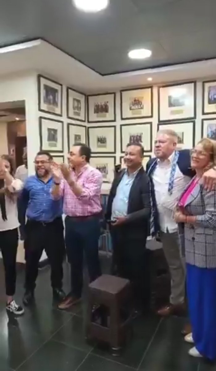 carlos_vills04's tweet image. #eleccionesUSAC #colegios
La planilla 1 gana el cuerpo electoral en el Colegio de Psicólogos y con esto se convierte en el cuerpo No. 18 de la oposición.