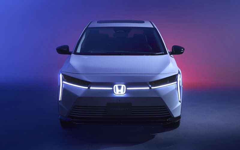 urbandevelopm17's tweet photo. 【ホンダが新型インサイトを正式公開】
https://t.co/vAMfOyIqKK

◾︎中国生産のBEV「e:NS2」がベース
◾︎今年春に3000台限定で発売
◾︎航続距離500km以上
◾︎（過去のモデルと同様に）時代の流れを“洞察”し、クロスオーバーBEVとして新時代を開拓
◾︎「ゼロシリーズ」までの繋ぎとして投入 https://t.co/skVRasiBOU