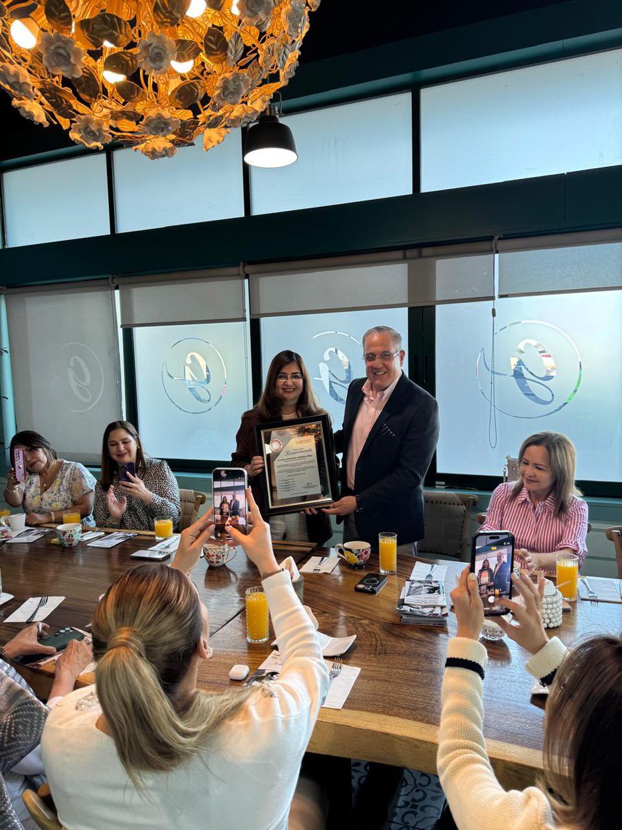 notariossonora's tweet photo. 📜 Celebran Notarios de Sonora desayuno conmemorativo en el marco del Mes de la Mujer.
👁️ VER 👉 https://t.co/T5tYoHu8Zn 👈
📜 #NotariosSonora #NotariosdeSonora #FONAL #FortalecimientoNotarial #VinculaciónSocial
#ColegioNotariosSonora https://t.co/f09ltZB7rW