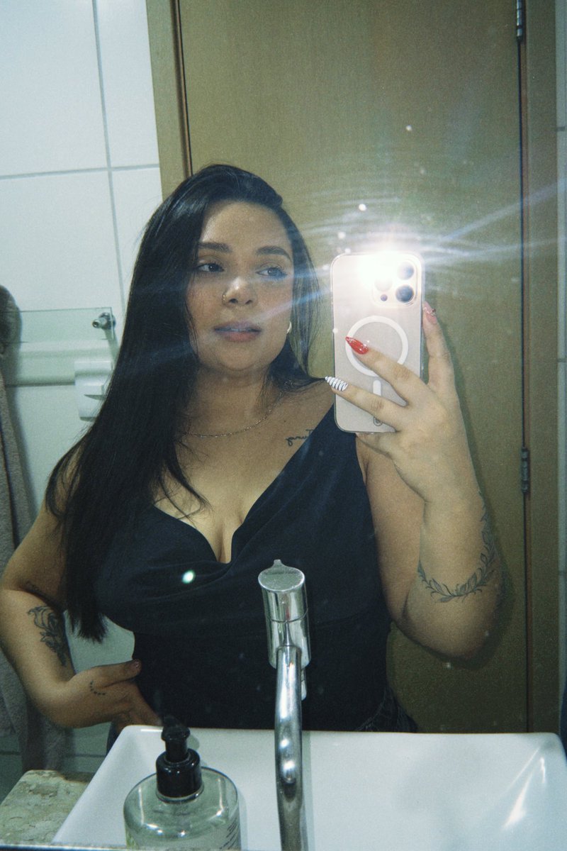 débora ⚢ tweet media