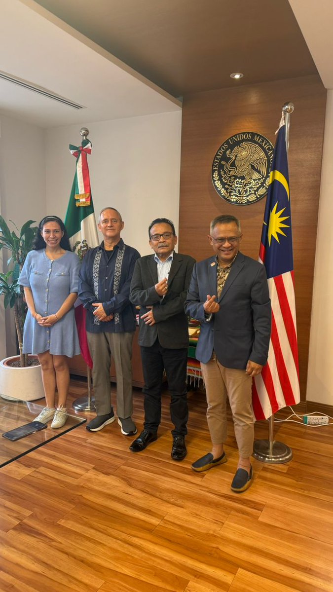 México explora el mercado halal global. 
Embamex Malasia se reunió con los consultores Rosli Dawan y Ramlan Osman para presentar el proyecto “Autoridad Halal México”, que busca explorar la inserción de productos mexicanos en mercados internacionales
#HalalMéxico #MéxicoEnElMundo