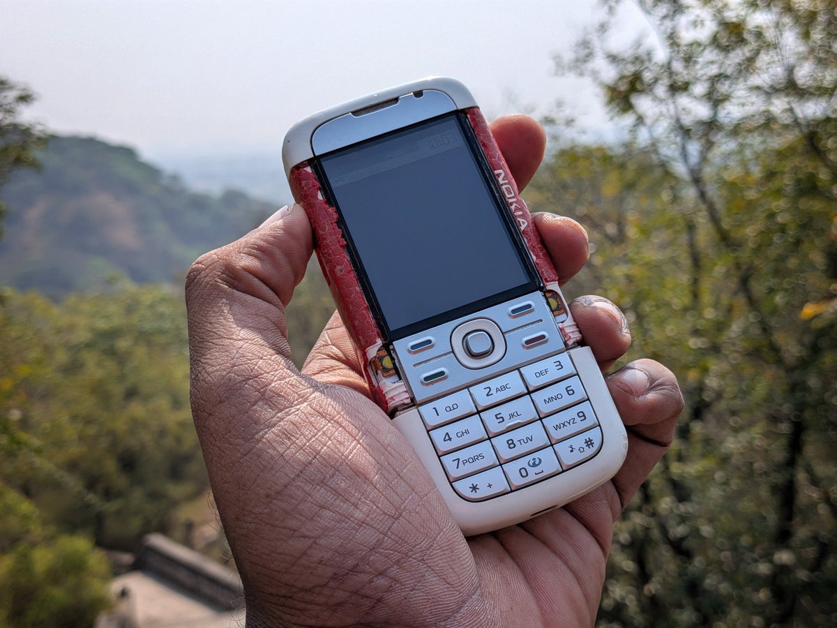 Siva_Bharani's tweet image. Shot on #Pixel10a 
#snapseed 
Different colour tone use pannen

Like style la faded glow
Portrait 
Accentuate