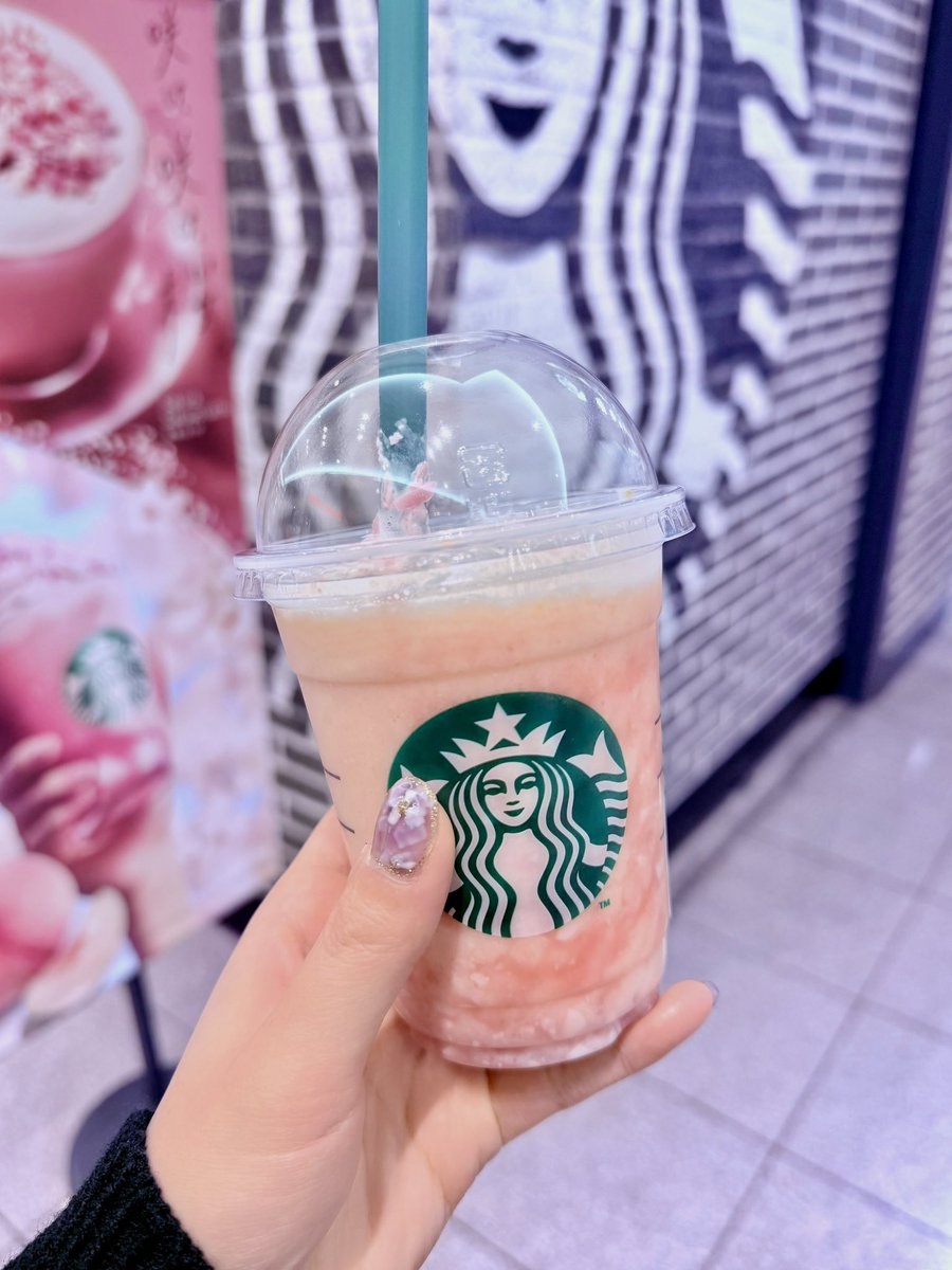 白桃フラペチーノ🍑
ホワイトモカシロップ追加すると甘さとコクでデザート感UPして好き