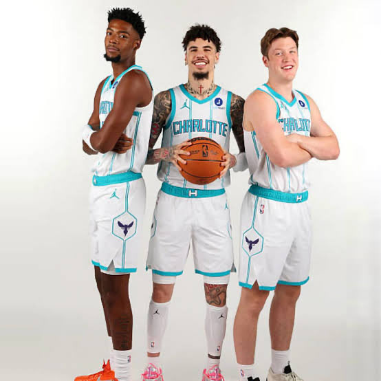carsonknowsball's tweet photo. @BrettSiegelNBA Ball 24/7 https://t.co/obbGe3ewTE