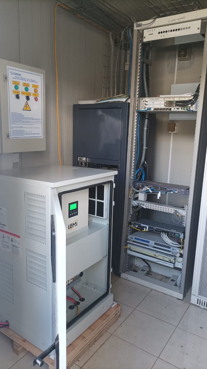 mijaelcs1985's tweet photo. Hoy se realizó montaje de sistema fotovoltaico 🌞 en el poblado de Cabeza, municipio #MinasDeMatahambre, provincia #PinardelRío. El mismo garantiza la sostenibilidad de los servicios de telecomunicaciones fijas☎️, wifi 🛜 y nauta hogar📱en el territorio. https://t.co/OlAlfUMTOl