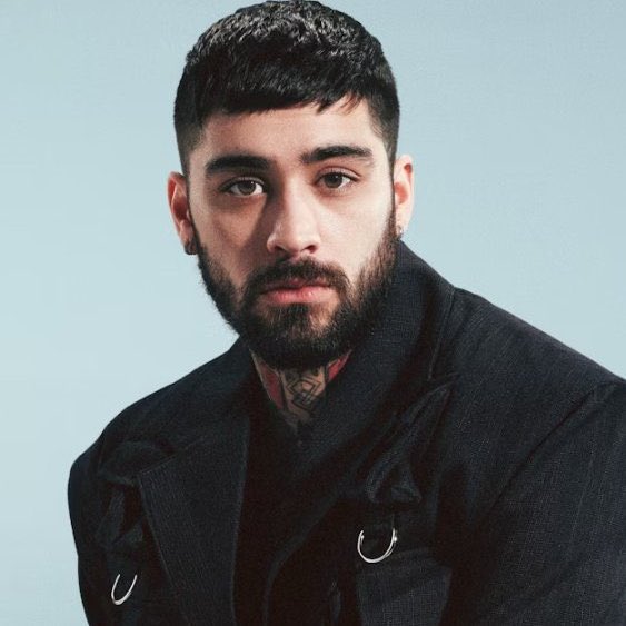 poponze's tweet photo. PAI DE MENINA! Zayn levou a filha Khai ao show do TWICE:

“TWICE, muito obrigado por terem proporcionado às meninas a melhor noite de todas.” https://t.co/hioItqmJ4O