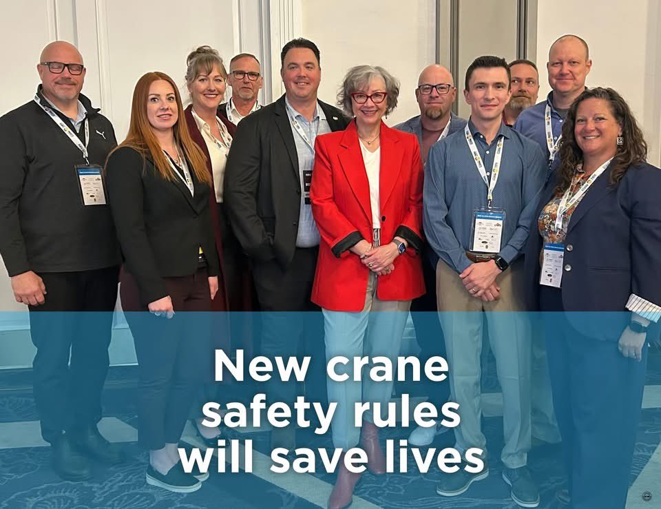 susibcfedprez's tweet photo. The new crane safety measures announced by BC Labour Minister @JM_Whiteside will save lives and make construction sites safer across the province, say the #BCFED, @WeBuildBC and @iuoe115 #BCLab #bcpoli
See our full release at https://t.co/Duli7g65Xf. https://t.co/nUEYjHhglC