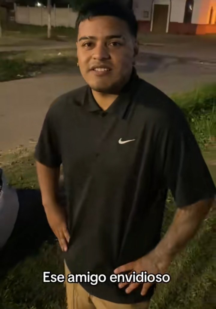 me puse a pensar lo aburrido y performativo q es q te pidan ser la novia con algo tan genérico como globitos y flores en tu PROPIA PIEZA. para mí no hay nada más genuino que te lo pidan en privado, en algún lugar random tipo para q tanto show