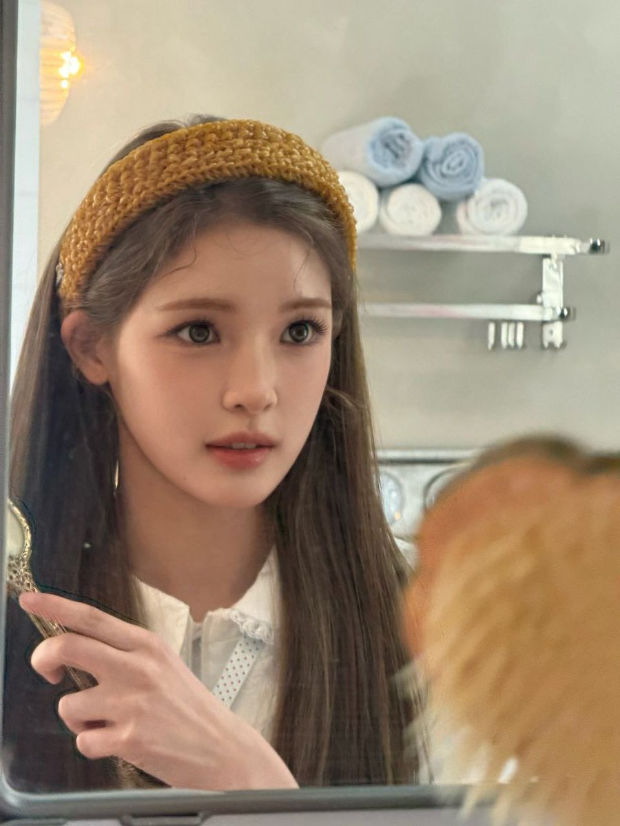 Eh siapa nih? Cakep banget /mengaca