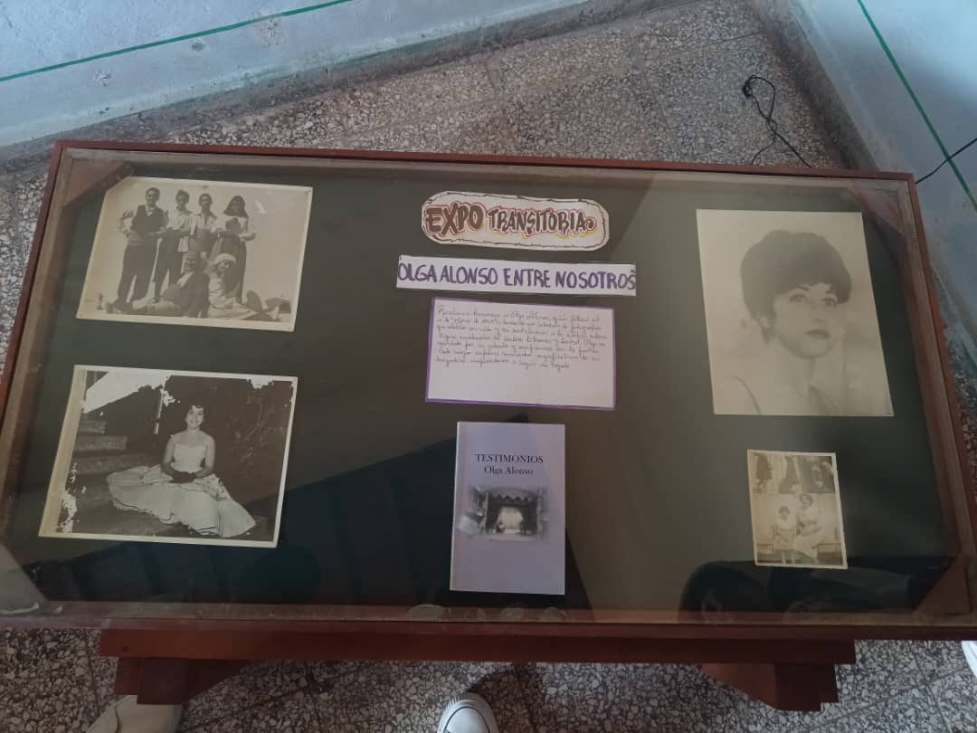 bjm_arte's tweet photo. Hoy, 4 de marzo, Fomento recuerda a Olga Alonso González, joven instructora de teatro 🎭 que entregó su vida al arte y a la cultura comunitaria.
El evento “Por la Ruta de Olga” de la BJM, nos invita a seguir sus pasos, a mantener viva su pasión y a reafirmar su legado. https://t.co/5cWkg7GWHg