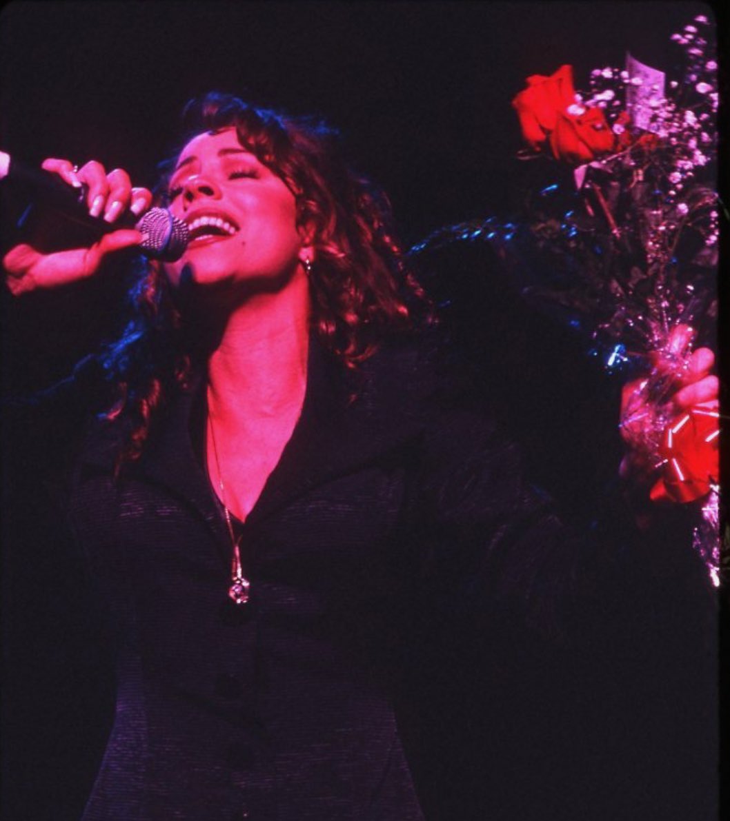 I love her Bellatrix look (as I always called it too!!!) sm, easily in my top MC’s styling. That’s why I was so lucky to obtain this gem of a slide from her Music Box tour, so mysterious, timeless and graceful! Haters can argue with the wall 💐 #MariahCarey