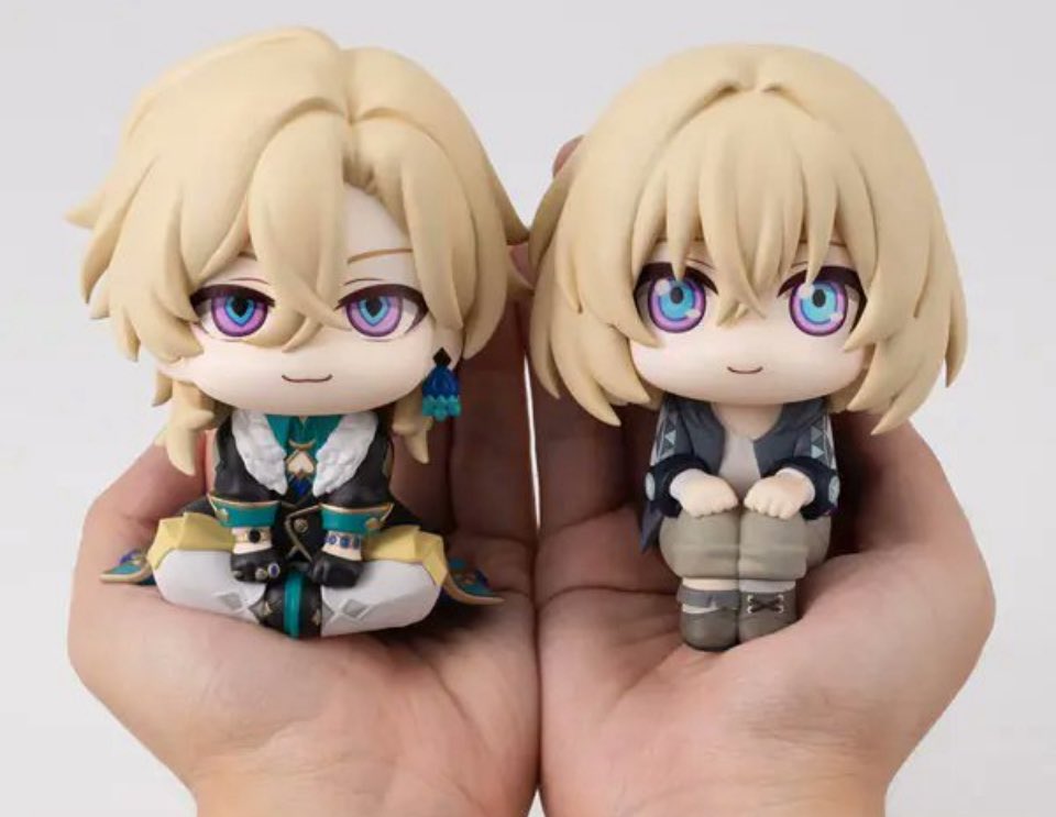 IM GONNA CRY THEY ARE HAND SIZED😭😭😭😭NO THOUGHTS BEHIND THOSE COTTON CANDY BUG EYES😭😭😭😭😭SO CUTE