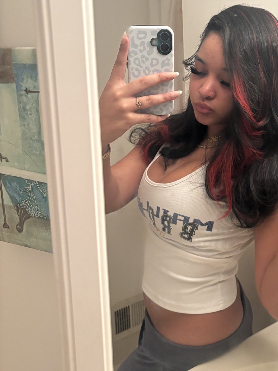 gabriella | Youn Kno Me tweet media