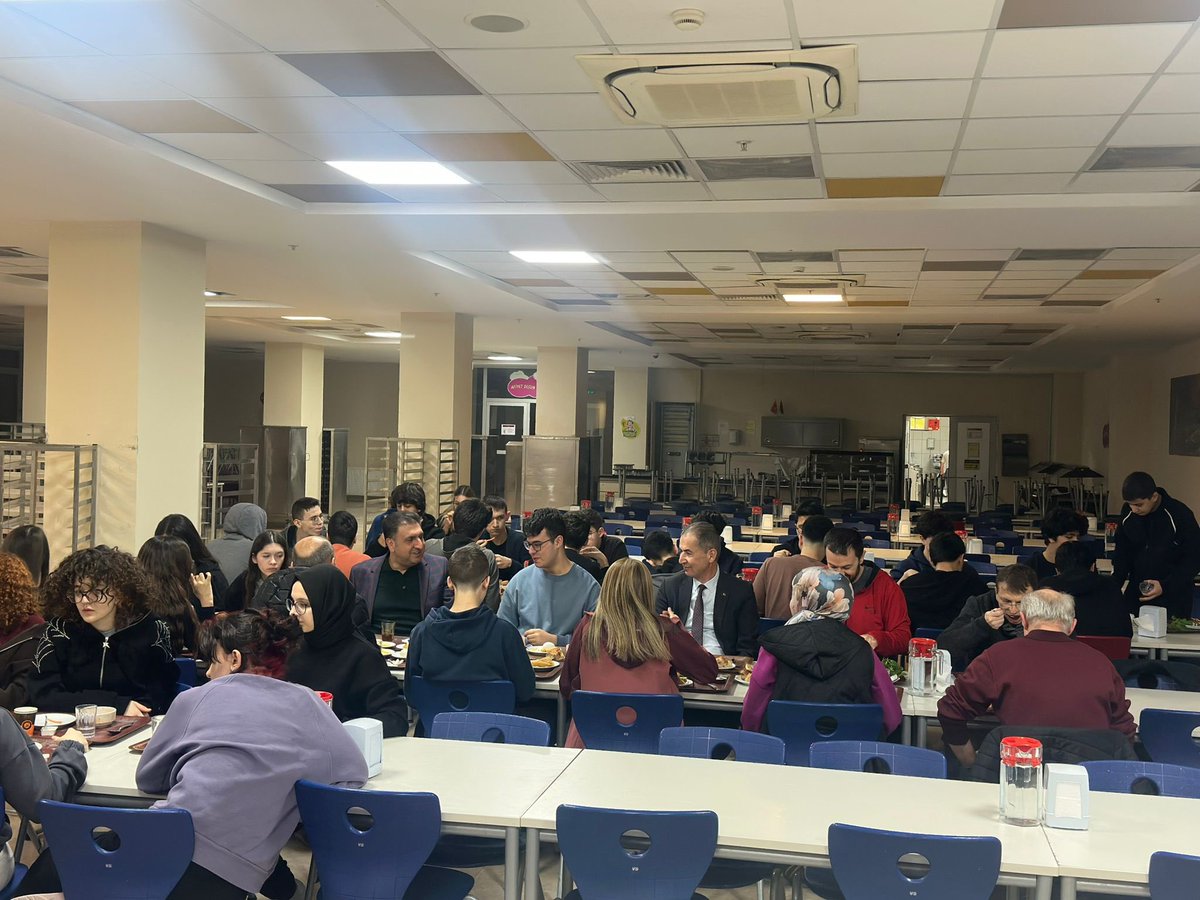 Sahur ve gönül sofrası...
Şehit Münir Alkan Fen Lisesi yönetici, öğretmen ve öğrencilerimizle Ramazan'ın  huzuru ve bereketi bir başka.

📍Büyükçekmece