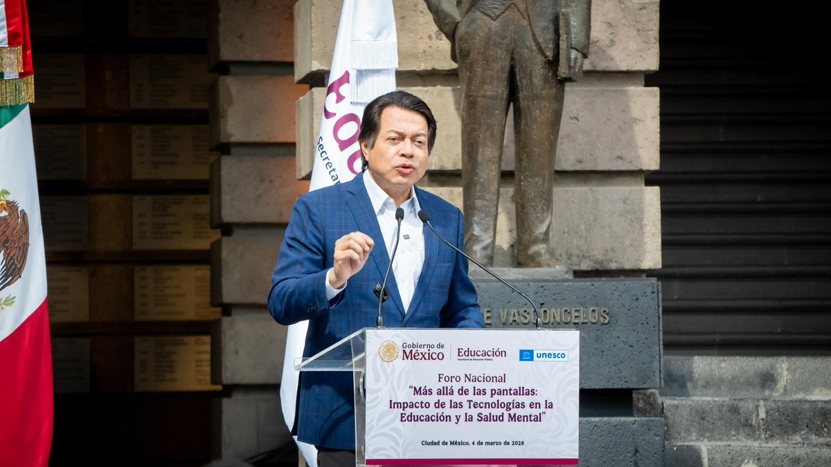 rvillanueval's tweet photo. Hoy tuve la oportunidad de participar, junto con el secretario @mario_delgado, en el primer Foro Nacional “Más allá de las pantallas: impacto de las tecnologías digitales en la educación y en la salud mental”, un debate global que hoy la @SEP_mx y @UNESCOMexico impulsan en colaboración para traerlo a la conversación nacional. 🇲🇽 

Fue muy valioso escuchar a especialistas nacionales e internacionales compartir sus reflexiones y experiencias sobre uno de los temas que más nos interpelan en este momento: cómo acompañar a nuestras juventudes en un mundo cada vez más digital.

Estos espacios nos recuerdan que, más allá de las pantallas, lo más importante siguen siendo las personas: su bienestar, su salud mental y las oportunidades que desde la educación podemos abrir para su futuro. 👏🏼