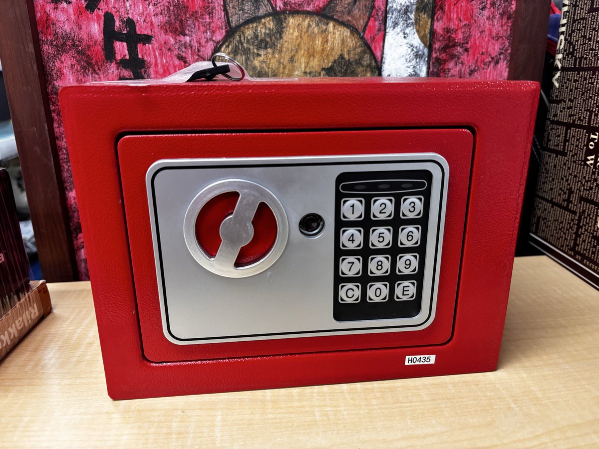 SIS テンキー式電子金庫 入荷いたしました 使用感の少ないお品物です